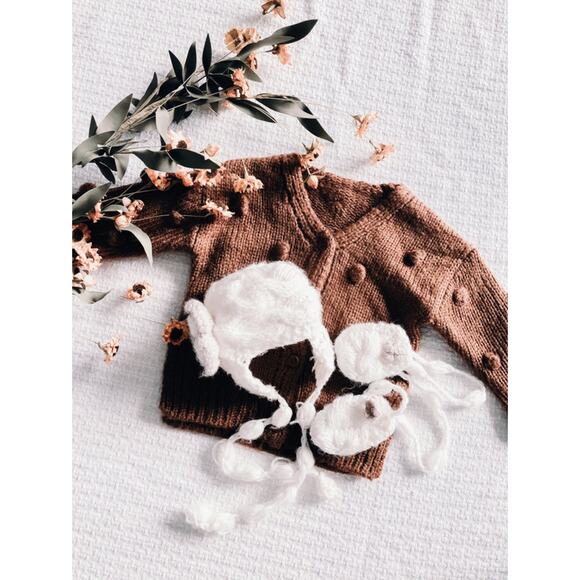 Handmade Crochet Chunky Knit Floral Hat & Mittens - Picture 1 of 3